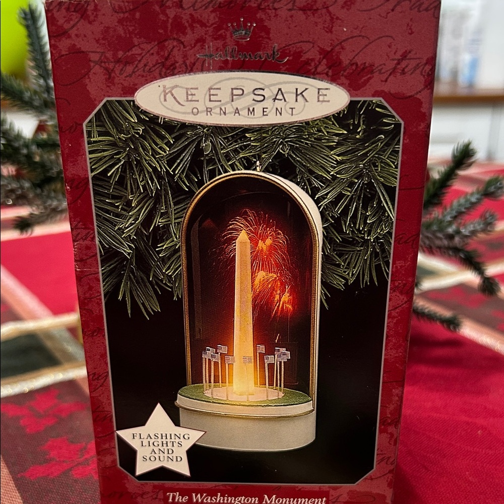1998 magic Hallmark Keepsake Ornament - Gold and Red Washington Monument